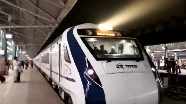 एशिया की पहली महिला लोको पायलट ने रचा इतिहास, वंदे भारत एक्सप्रेस का किया संचालन