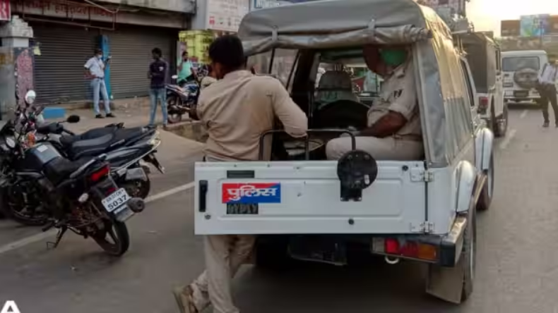 बिहार: नवादा में तेज रफ्तार ट्रक ने कार में मारी जोरदार टक्कर, जीजा-साली की मौत