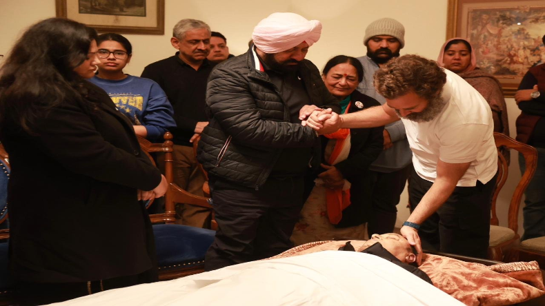 दिवंगत नेता संतोख सिंह चौधरी की अंतिम यात्रा में शामिल हुए राहुल गांधी