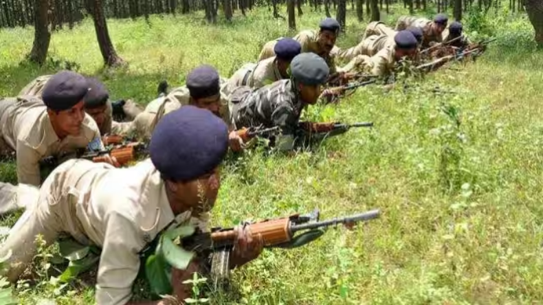 Chhattisgarh: छत्तीसगढ़ में कांग्रेस के कार्यकर्ताओं ने ईडी की शवयात्रा निकालकर फूंका पुतला, जमकर नारेबाजी की