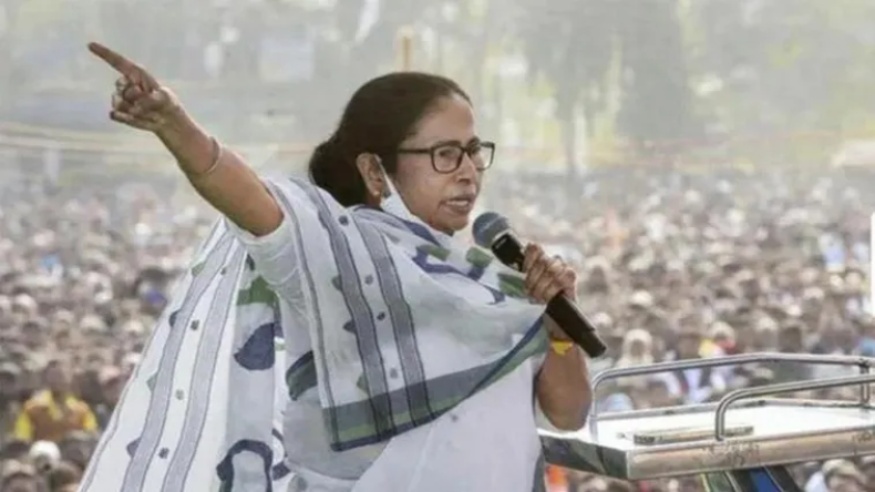 ममता बनर्जी का अधीर रंजन चौधरी के बयान पर पलटवार, कहा- CPM और कांग्रेस बीजेपी की 2 आंखें