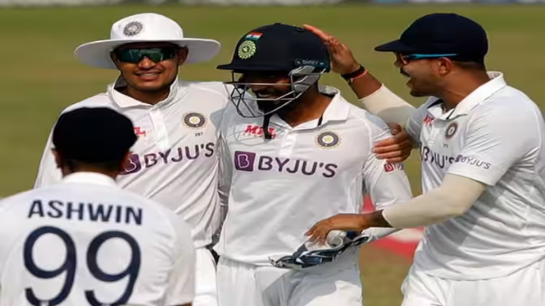 IND vs AUS: जडेजा की गेंद से स्टीव स्मिथ हुए आउट, बल्ला जमीन पर पटककर भागे