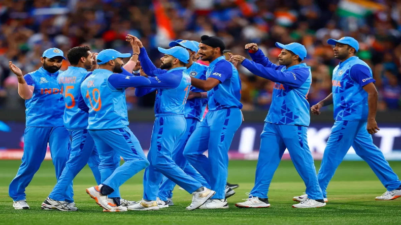 IND vs AUS : टीम इंडिया को प्रैक्टिस सेशन में दिखने के लिए फैंस पर प्रतिबंध , हमारी कुछ प्राइवेट बातें होती है