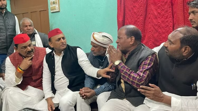 UP: राज्यसभा में अध्यादेश के खिलाफ AAP का साथ देगी सपा, केजरीवाल ने अखिलेश को दिया धन्यवाद