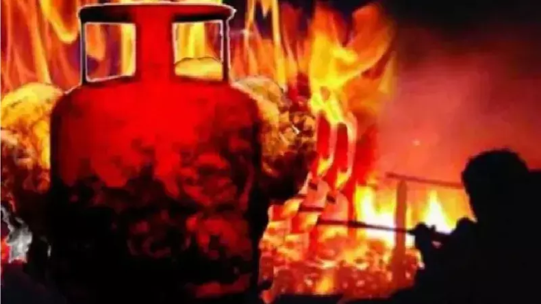 Reel: सिलेंडर पर चढ़कर रील बना रही थी लड़की, गिरने पर हुआ बुरा हाल