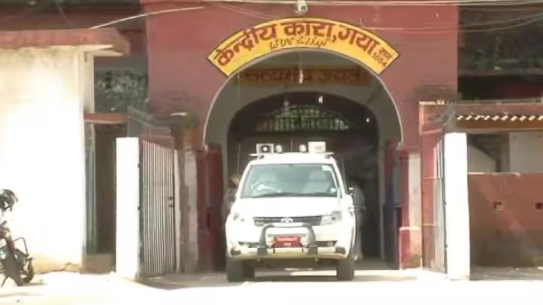 मनीष कश्यप को गिरफ्तार करने पटना पहुंची तमिलनाडु पुलिस, आज सुबह बिहार के थाने में किया था सरेंडर