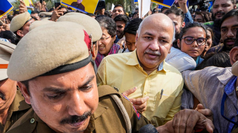 बीमार पत्नी से मिलने घर पहुंचे मनीष सिसोदिया, कोर्ट ने दी 6 घंटे की इजाजत