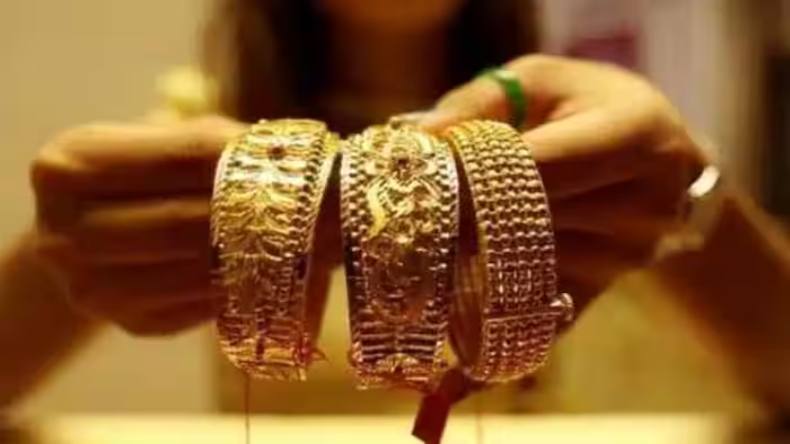 सोने-चांदी की कीमतों में भारी गिरावट, खरीदने का है सुनहरा मौका, जानें लेटेस्ट रेट