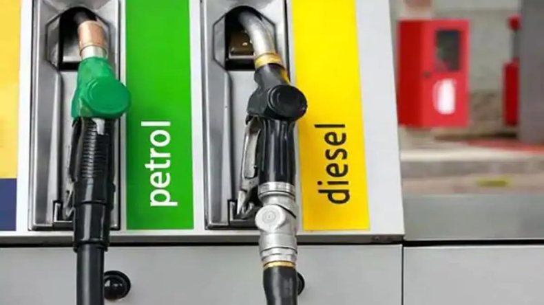 Petrol-Diesel Price : कच्चे तेल की कीमत में आई गिरावट, जानें कौन से शहर इस लिस्ट में शामिल