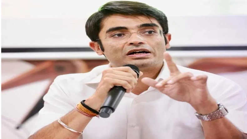 बीमार पत्नी से मिलने घर पहुंचे मनीष सिसोदिया, कोर्ट ने दी 6 घंटे की इजाजत