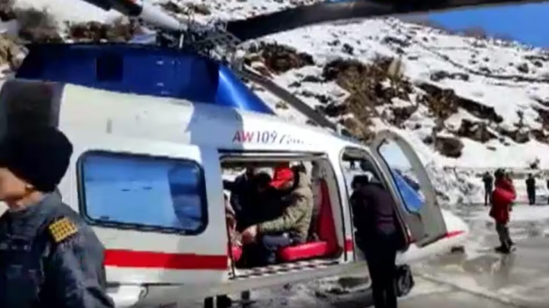 उड़ान नहीं भर सका रक्षा मंत्री का हेलीकॉप्टर, सड़क मार्ग से वापस लौटना पड़ा, जानें वजह