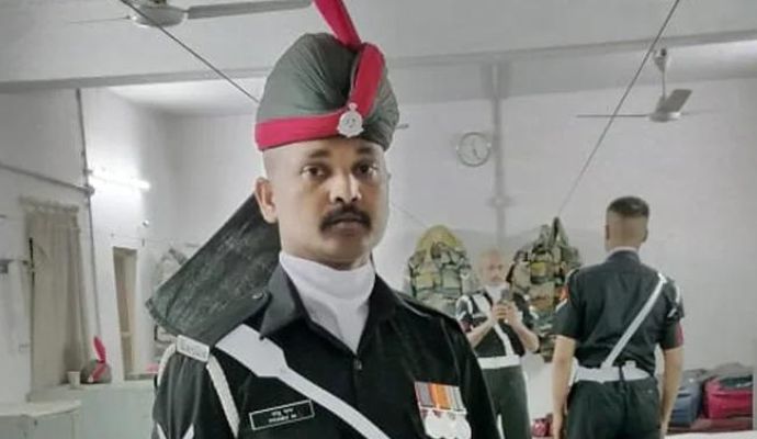 राष्ट्रपति ने केंद्रीय मंत्री तोमर, पटेल और सरुता का इस्तीफा स्वीकार किया