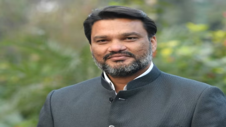 Rajasthan: गहलोत को बड़ा झटका! सात अगस्त को कोर्ट में पेश होने के निर्देश, ये है मामला