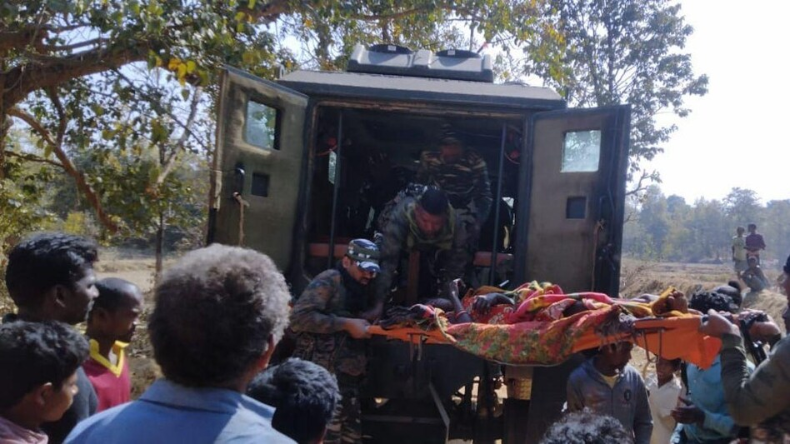 मणिपुर में इंटरनेट सेवाएं बंद, सैकड़ों लोगों ने किया विरोध प्रदर्शन