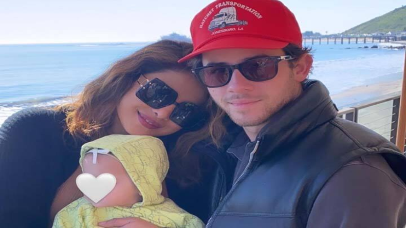Priyanka Chopra At Ayodhya: राम लला के दर्शन के लिए परिवार संग अयोध्या पहुंची प्रियंका चोपड़ा