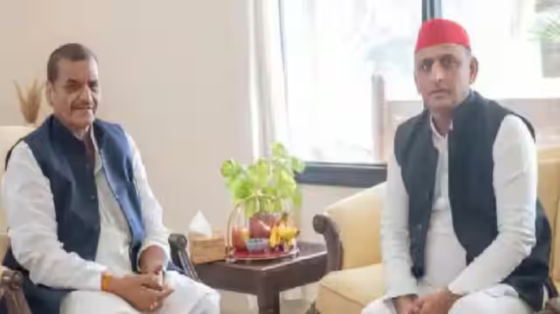 मैं तीन साल योगी जी के संपर्क में… शिवपाल के इस बयान पर भतीजे अखिलेश का भड़कना तय