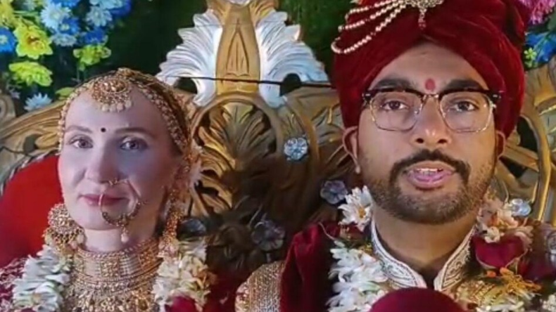 Valentine’s Day 2024: वैलेंटाइन डे पर अपने मेल पार्टनर को दीजिए ये खास गिफ्ट, रिश्ते में आएगी मजबूती