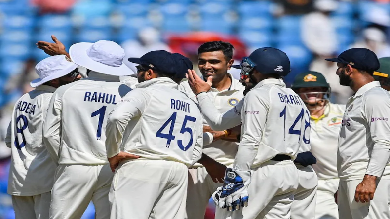 IND vs AUS: भारत के पक्ष में गिरा टॉस का सिक्का, पहले गेंदबाजी करने का लिया निर्णय