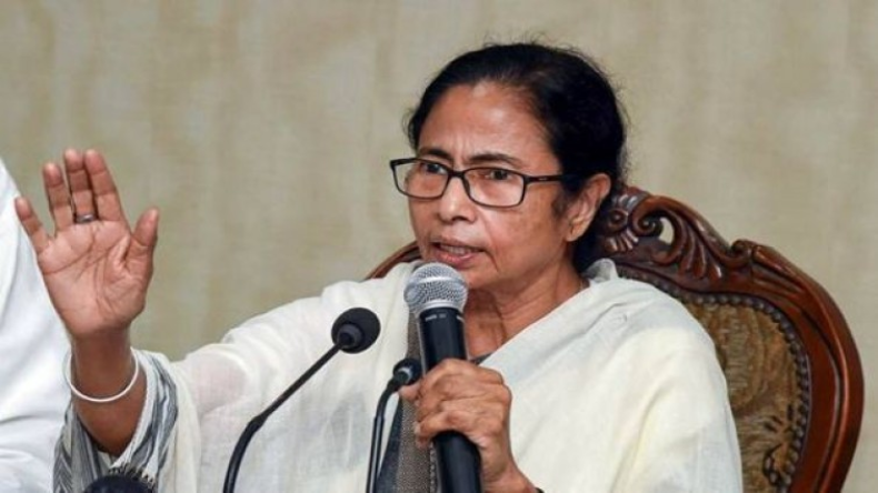Agra Raid: जूता कारोबारियों पर आयकर की छापेमारी, मशीनों से नोट गिनते-गिनते थके अधिकारी