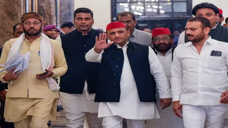 अखिलेश यादव ने लालू यादव से की मुलाकात, पैर छूकर लिया आशीर्वाद, तेज हुई ये चर्चा