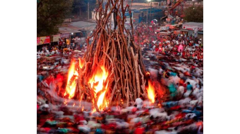 Holi 2023: 6 या 7 कब है होलिका दहन? कंफ्यूज़ होने से पहले पढ़ लें सही तिथि