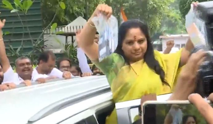 दिल्ली विधानसभा चुनाव से पहले बीजेपी को बड़ा झटका, सुरेंद्र पाल बिट्टू ने थामा आप का दामन