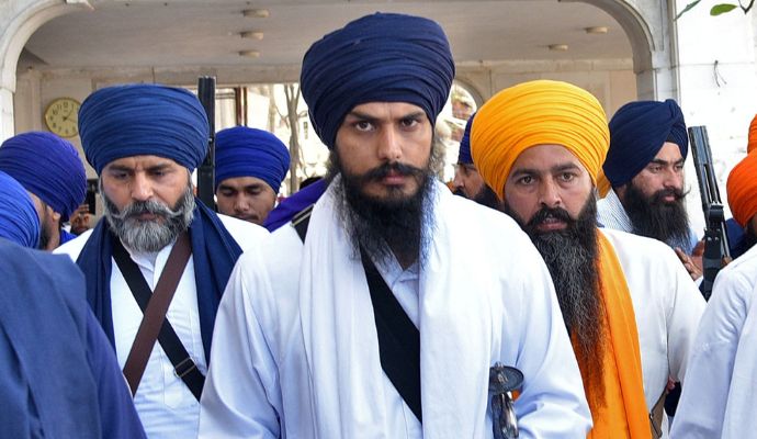 अमृतपाल सिंह के पास मात्र 1 हजार रूपये तो पत्नी लाखों की मालकिन, चुनावी हलफनामे में हुआ खुलासा