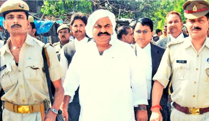 UP Police: साबरमती जेल से प्रयागराज शिफ्ट होगा अतीक अहमद, सता रहा रास्ते में एनकाउंटर का डर