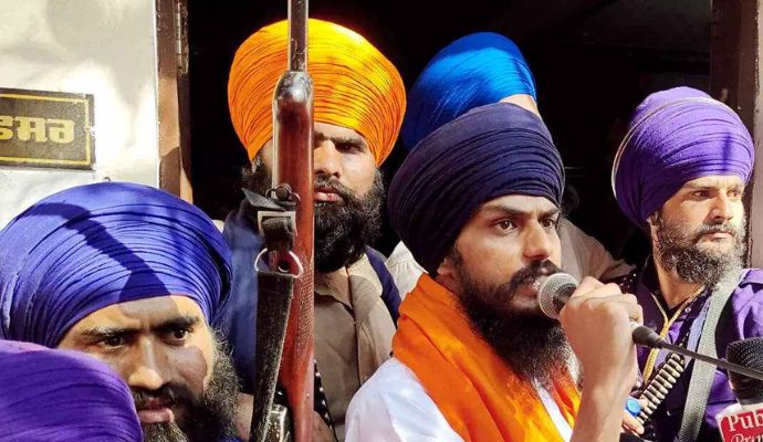 ‘अमृतपाल को पाकिस्तान भाग जाना चाहिए था’, संगरूर सांसद सिमरनजीत सिंह का चौंकाने वाला बयान