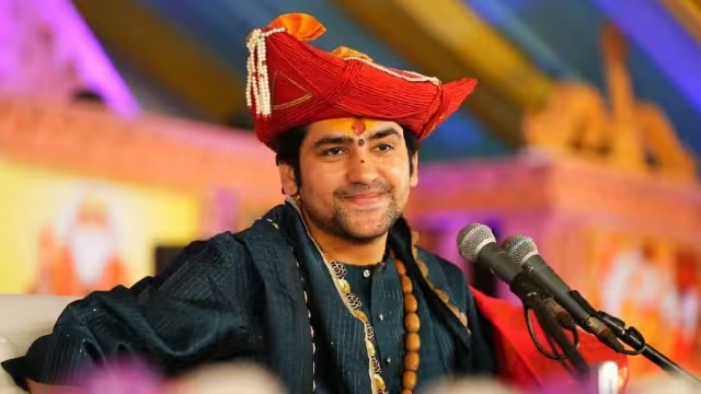 बागेश्वर बाबा से मिले असम के CM हिमंत बिस्वा सरमा, लिया आशीर्वाद