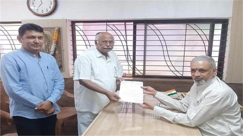 Maharashtra Politicss : राहुल गांधी की वजह से NCP में टूट, इस बात से नाराज़ थे अजित पवार