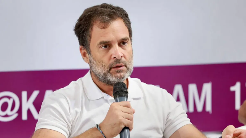 ’10 किलो वजन कम कर फिर राहुल गांधी से मिलना’, भरी सभा में कांग्रेस नेता ने जीशान सिद्दीकी का उड़ाया मजाक