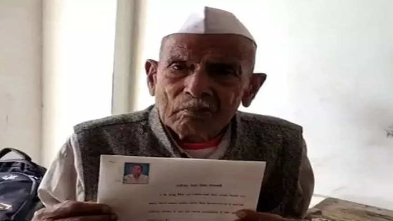 UP School Closed: बढ़ती ठिठुरन के कारण UP के कई जिलों में स्कूलों की छुट्टी, DM ने दिए आदेश