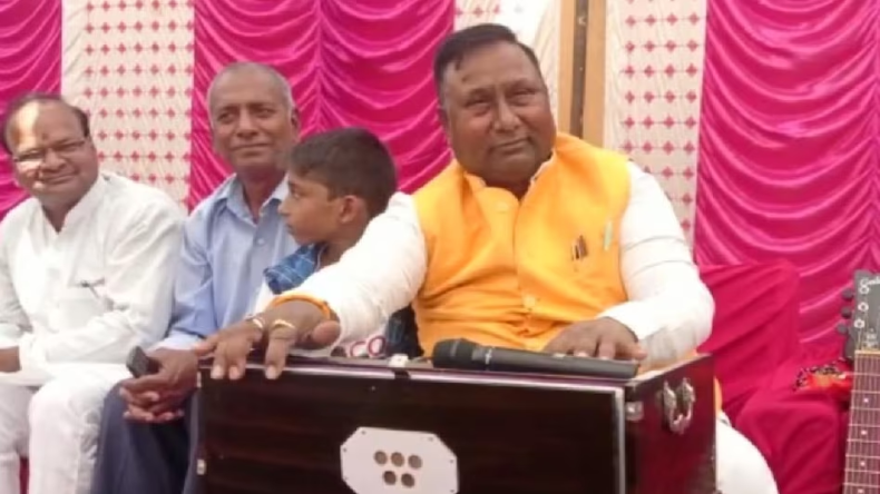 पिस्तौल-चाकू दिखाकर शोऑफ करने वालों पर सख्त कार्रवाई, कान-पकड़कर लगवाई उठक बैठक