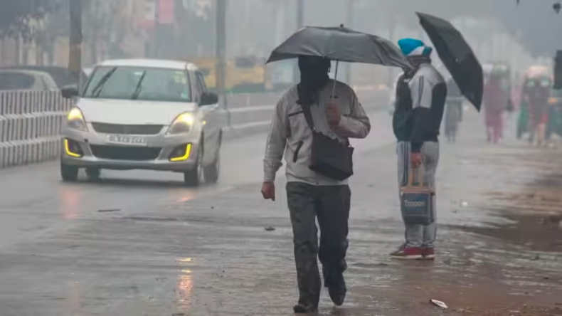 Weather Today: दिल्ली-NCR में आज भी बरसात की उम्मीद, कल से बढ़ेगा तापमान, जानें मौसम का हाल