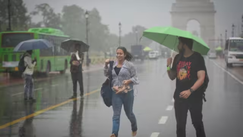 Weather Update: दिल्ली-NCR, यूपी के साथ इन राज्यों में हीटवेव, पारा 42 डिग्री के पार, जानें मौसम का हाल