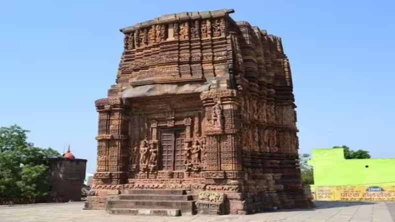 छत्तीसगढ़: देवर के साथ डांस कर रही थी पत्नी, गुस्साए पति ने दो सगे भाइयों को काट डाला