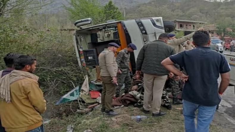 सड़क हादसे में पाकिस्तान के केंद्रीय गृह मंत्री की सड़क हादसे में मौत