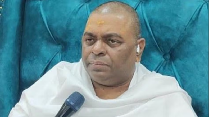 धीरेंद्र शास्त्री के खिलाफ बिहार में मुकदमा, खुद को भगवान बताकर गुमराह करने का आरोप