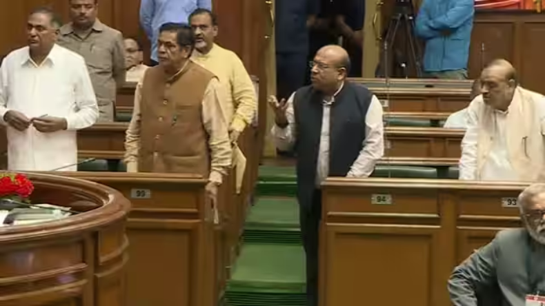 Inspector: शादीशुदा दरोगा ने लड़की से फेसबुक के माध्यम से की दोस्ती, प्रेम जाल में फंसाकर किया10 साल तक किया रेप