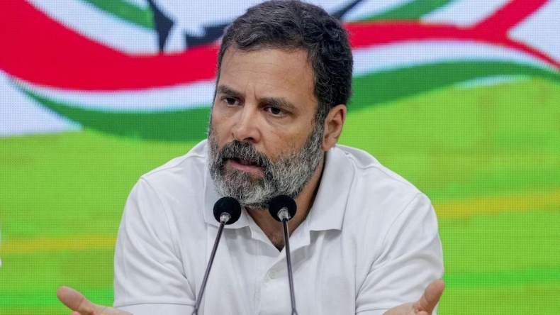 ’10 किलो वजन कम कर फिर राहुल गांधी से मिलना’, भरी सभा में कांग्रेस नेता ने जीशान सिद्दीकी का उड़ाया मजाक