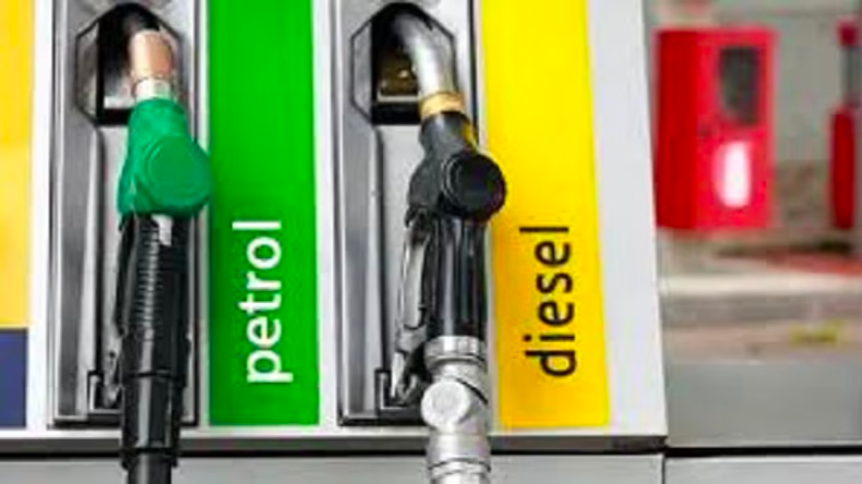Petrol-Diesel Price : कच्चे तेल की कीमत में आई गिरावट, जानें कौन से शहर इस लिस्ट में शामिल