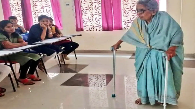 93 साल की प्रोफेसर आज भी पढ़ाती है फिजिक्स, जानिए पूरी कहानी