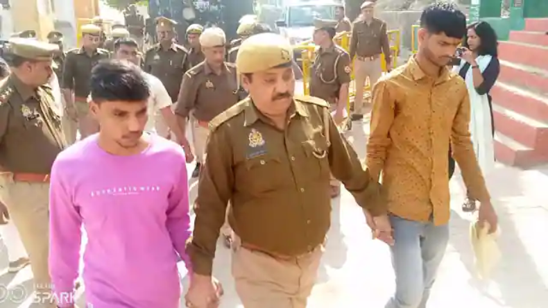 अलीगढ़ के कब्रिस्तान बाउंड्रीवाल का मामला बढ़ा, भाजपा नेताओं ने हनुमान चालीसा पढ़कर किया प्रदर्शन