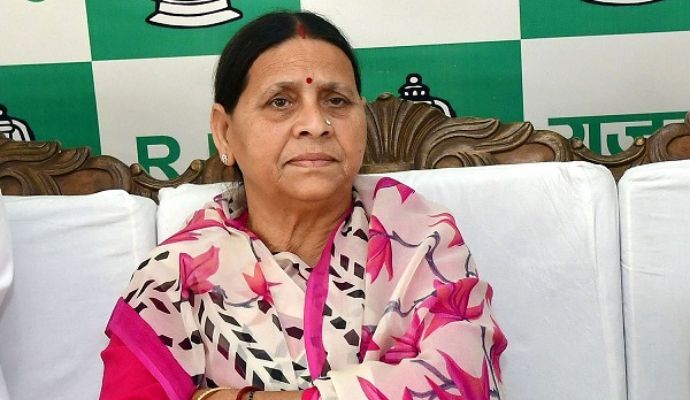 पश्चिम बंगाल के मंत्री और कोलकाता के मेयर फिरहाद हकीम के आवास पर CBI की रेड