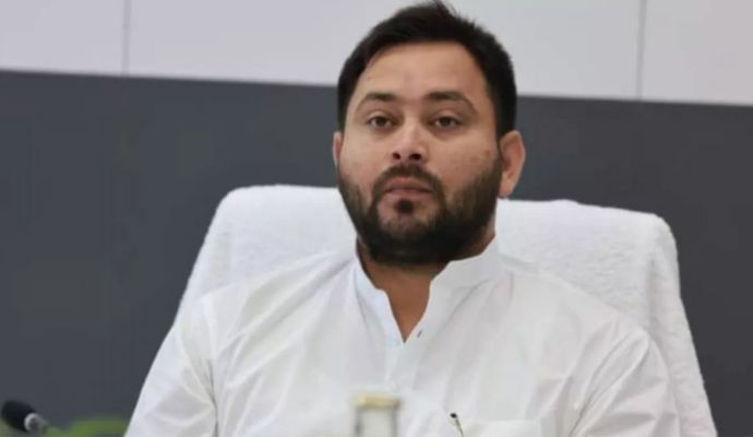 पश्चिम बंगाल के मंत्री और कोलकाता के मेयर फिरहाद हकीम के आवास पर CBI की रेड