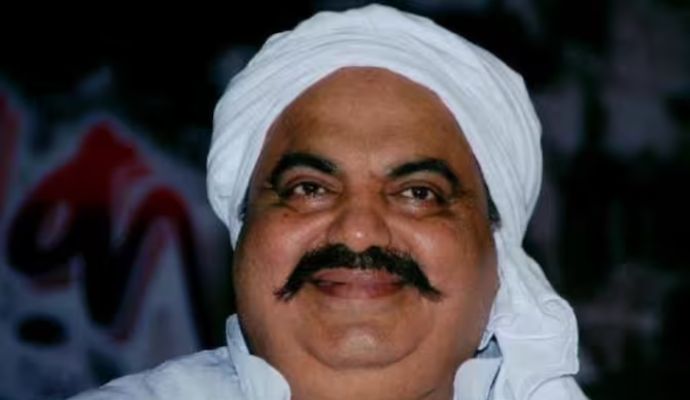 प्रयागराज: नैनी जेल में रखा जाएगा अतीक अहमद, 17 करीबी पुलिसवालों का हुआ ट्रांसफर