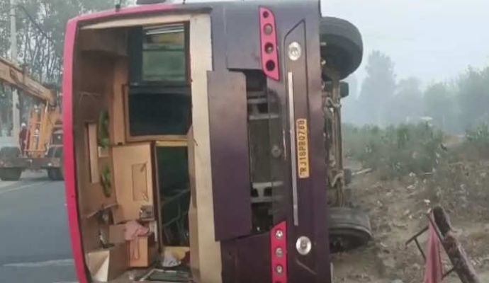 सड़क हादसे में पाकिस्तान के केंद्रीय गृह मंत्री की सड़क हादसे में मौत