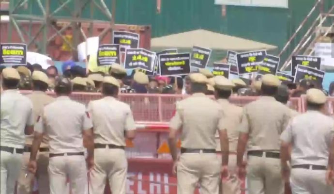 Rahul Gandhi को नोटिस भेजेगा DU! बिना इजाजत कैंपस का दौरा न करने की मिल सकती है चेतावनी