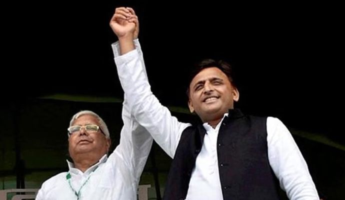 अखिलेश यादव ने लालू यादव से की मुलाकात, पैर छूकर लिया आशीर्वाद, तेज हुई ये चर्चा
